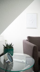 Sitzecke Tisch und Sessel